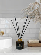 Caledonian Yule Reed Diffuser 100ml - Serene Sandalwood & Cranberry