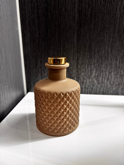 Glass Reed Diffuser jar with gold stopper.  Holds 200ml of fragrance.